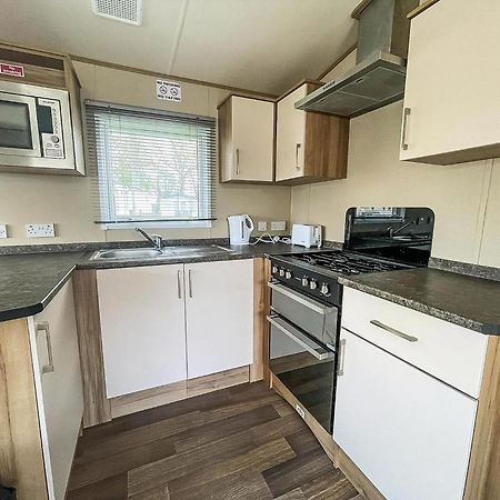 Lovely 6 Berth Caravan With Decking At Carlton Meres In Suffolk Ref 60058M Саксмундхэм Экстерьер фото