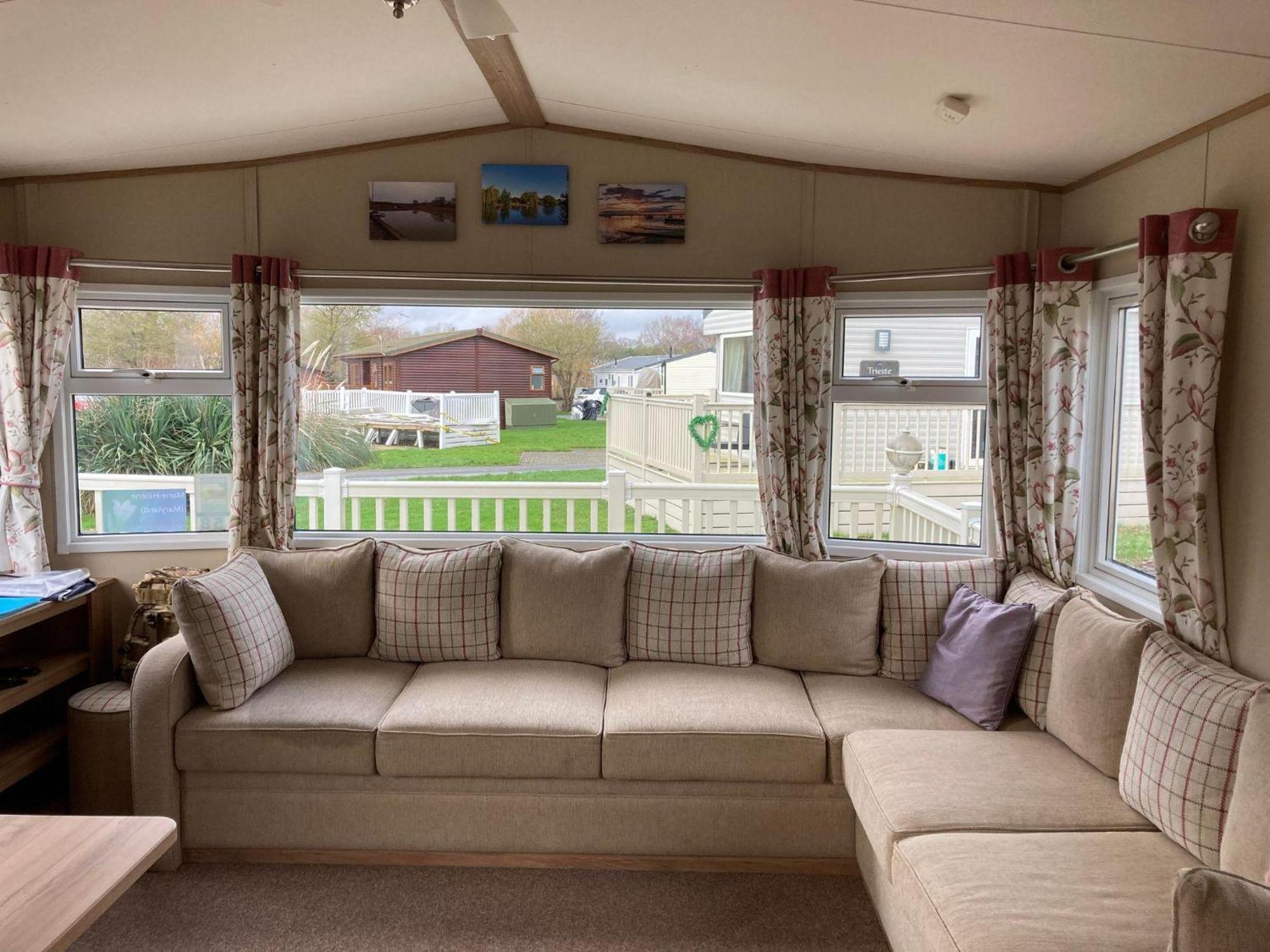 Lovely 6 Berth Caravan With Decking At Carlton Meres In Suffolk Ref 60058M Саксмундхэм Экстерьер фото