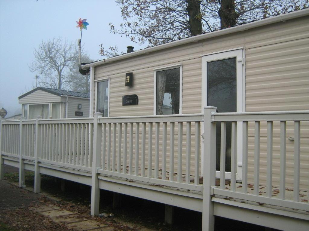 Lovely 6 Berth Caravan With Decking At Carlton Meres In Suffolk Ref 60058M Саксмундхэм Экстерьер фото