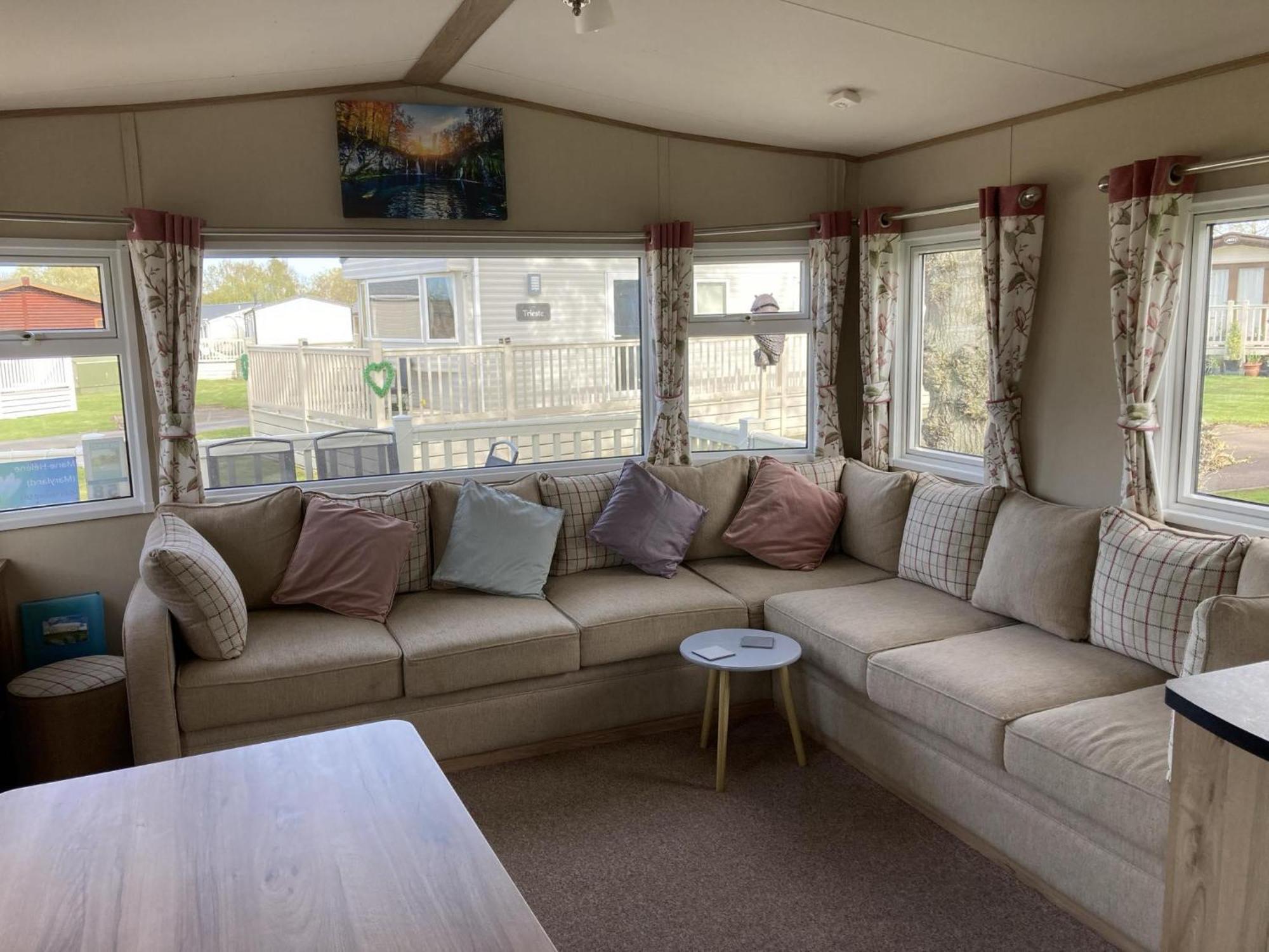 Lovely 6 Berth Caravan With Decking At Carlton Meres In Suffolk Ref 60058M Саксмундхэм Экстерьер фото