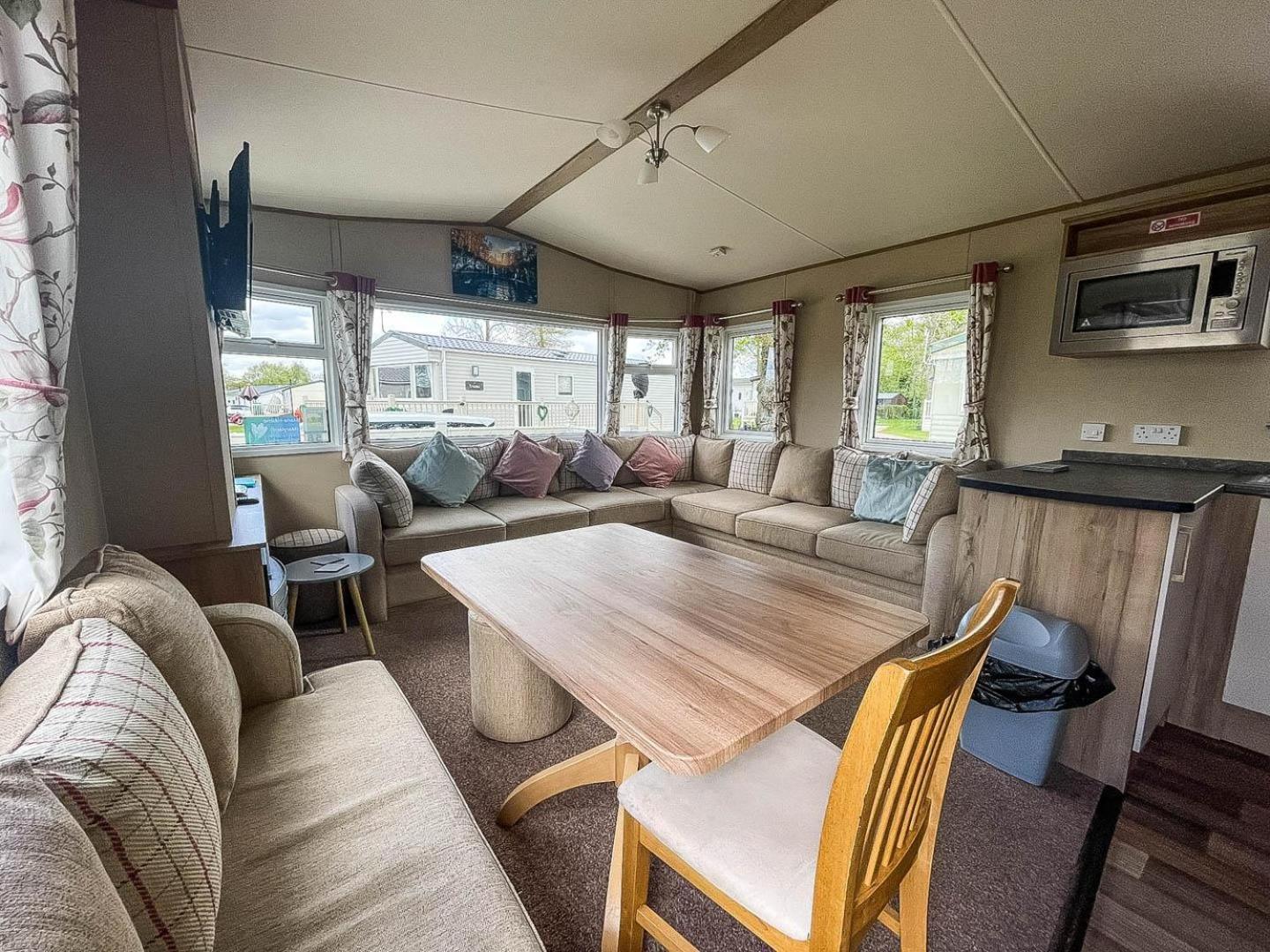 Lovely 6 Berth Caravan With Decking At Carlton Meres In Suffolk Ref 60058M Саксмундхэм Экстерьер фото