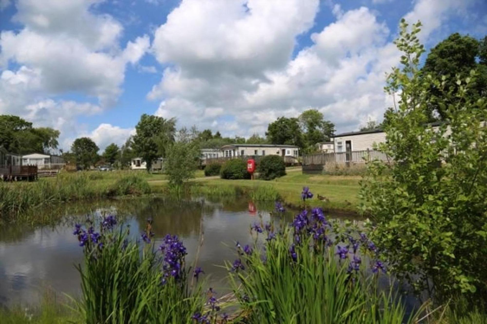 Lovely 6 Berth Caravan With Decking At Carlton Meres In Suffolk Ref 60058M Саксмундхэм Экстерьер фото