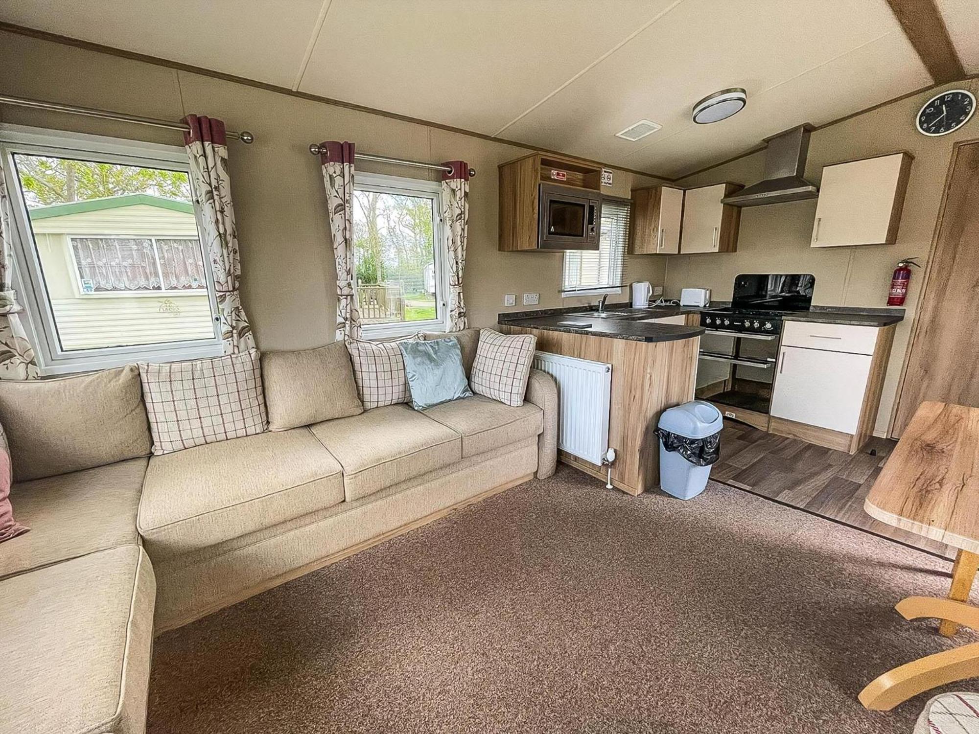 Lovely 6 Berth Caravan With Decking At Carlton Meres In Suffolk Ref 60058M Саксмундхэм Экстерьер фото